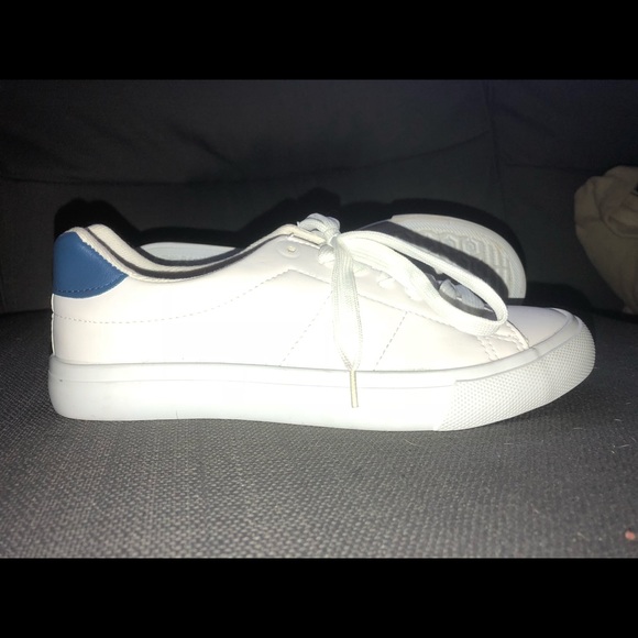 White Skeakers - Picture 3 of 4